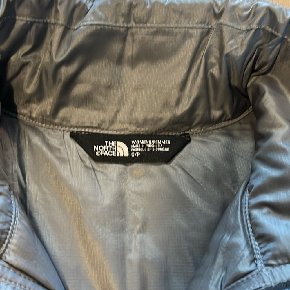 The North Face Silver Thermoball Trekker Puffer Quilted Vest - Picture 3 of 8
